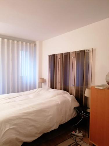 Lovely flat on the seine river - image 14