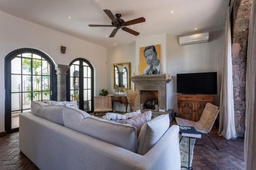 Panoramic Paradise 3BR Gem Overlooking San Miguel