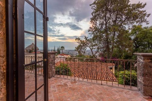 Panoramic Paradise 3BR Gem Overlooking San Miguel