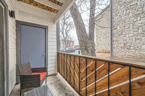Your Chill 2B Getaway - 10min to DTWN - W/D, Pool, Prkg in Austin, USA