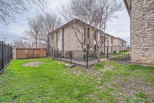 Your Chill 2B Getaway - 10min to DTWN - W/D, Pool, Prkg Your Chill 2B Getaway - 10min to DTWN - W/D, Pool, Prkg