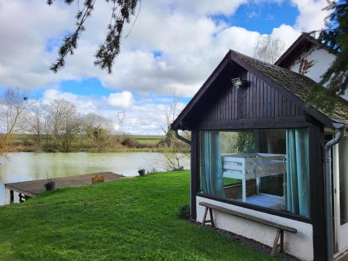 Cottage du Diot, son lac et son île