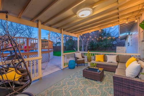 Game Room, Pool & Fire Pit At The Medical Center thumb 2