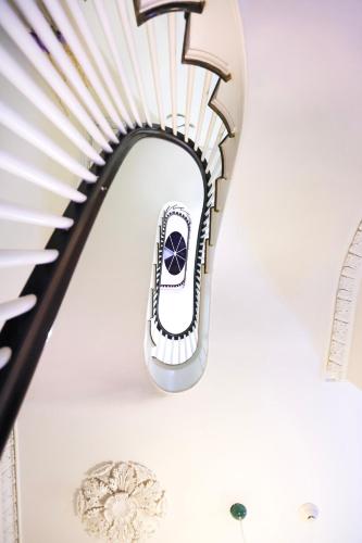 Charming & Stylish Studio on Beacon Hill #9 - image 3