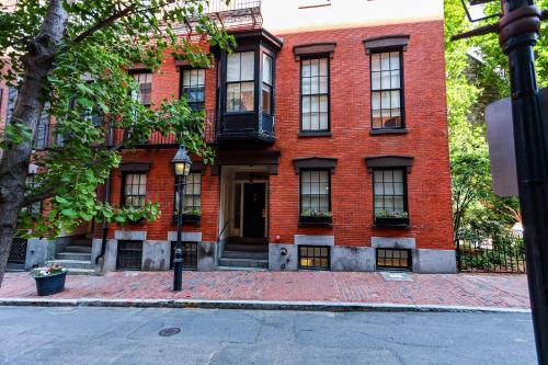 Charming & Stylish Studio on Beacon Hill #9 - image 13