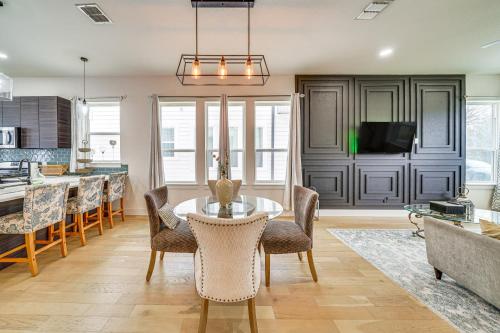 Upscale San Antonio Condo with Rooftop Patio in San Antonio, USA