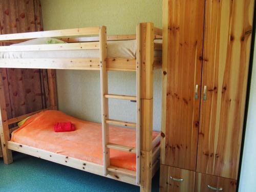 1 twin bed, 2 bunk beds