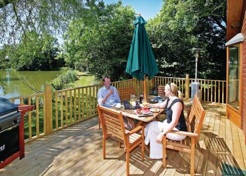 Upton Lakes Lodges - Hotel - Cullompton