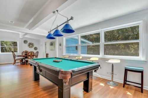 Pineapple by the Sea, 3 BR home, STEPS to Beach