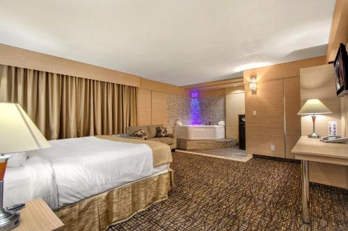 Ocean Beach Palace Hotel and Suites in Oakland Park