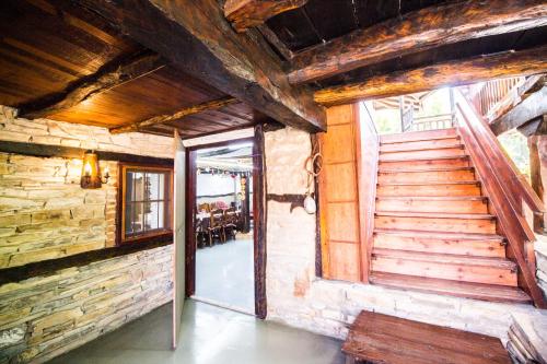 Стальовата Къща - Stalyovata Guest House - Private Pool, Jacuzzi & Sauna in Sredets