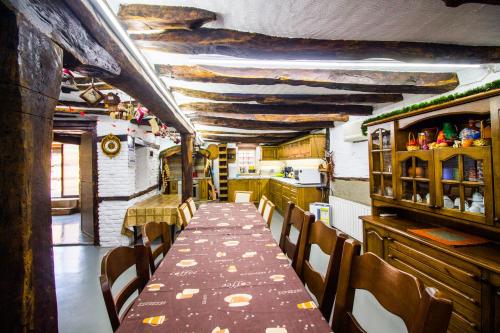 Стальовата Къща - Stalyovata Guest House - Private Pool, Jacuzzi & Sauna in Sredets