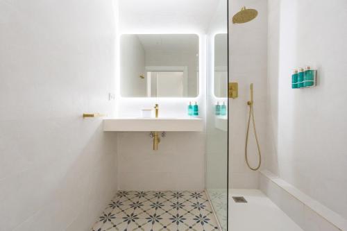 Standard Double or Twin Room image 10