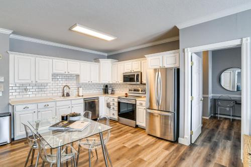 Pet-Friendly Waukee Condo 14 Mi to Des Moines!