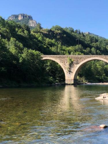 Nabij attractie, Apt au cœur des gorges du Tarn in Ispagnac