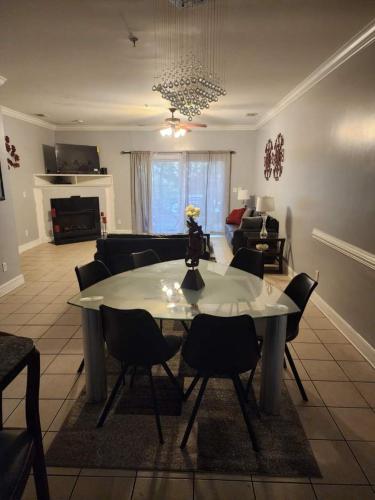 Large Private Room with Balcony and bathroom in Charleston, USA