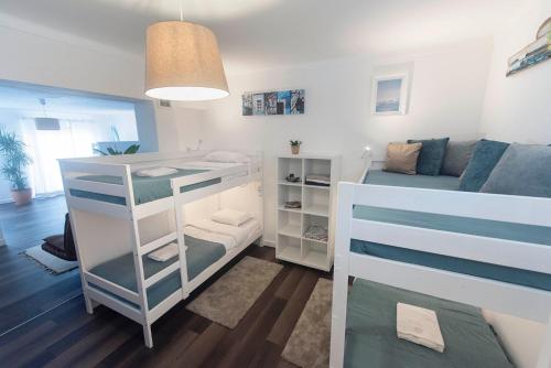 Laneez Ericeira Surf House - image 4