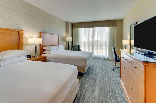 2 queen beds
