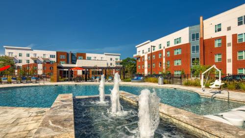 H4N Furnished Apartments at Ellipse Urban in Hampton VA
