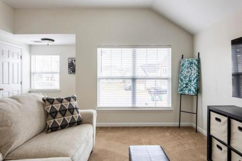 Spacious & Fenced 5-BR Family Home Near Peter Jenkins Trail in Spring Hill, USA