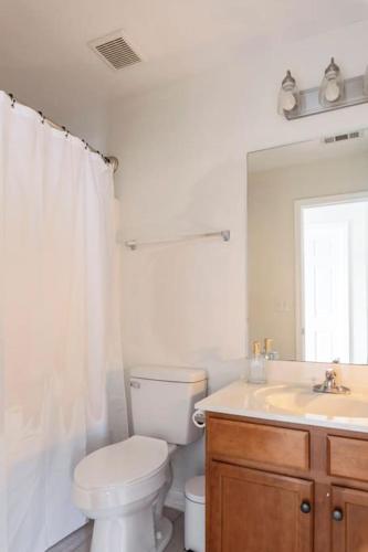 Spacious & Fenced 5-BR Family Home Near Peter Jenkins Trail in Spring Hill, USA