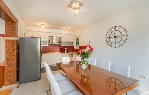 virtuve, Beautiful Home In Dusina in Dusina