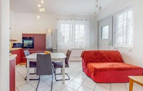 One-Bedroom Apartment room in 1 Bedroom Cozy Apartment In Royan