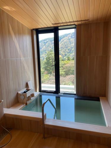อ่างแช่น้ำพุร้อน, ฮาโกเนะ โควะคิเอ็น โฮเทล (Hakone Kowakien Hotel) near พิพิธภัณฑ์ศิลปะนารุงาวา