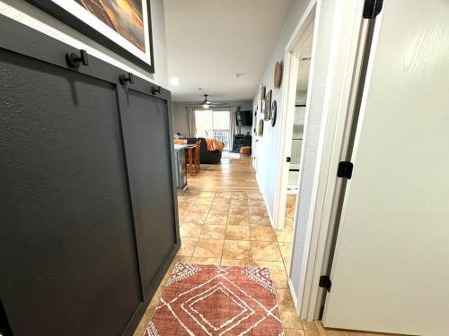 Modern Comfort: Updated Cozy Condo in Indian Point