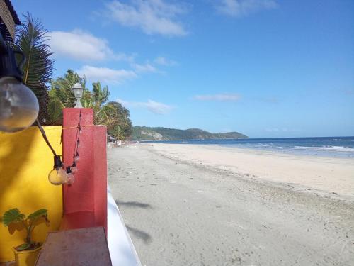 Koa's Beach House in Tangalan