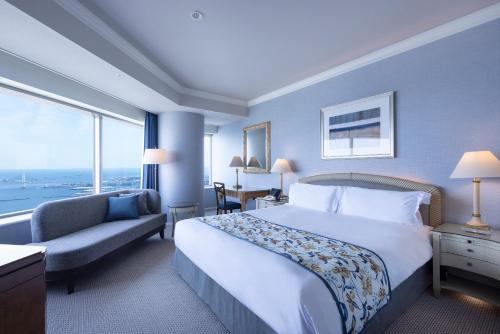 Regular Floor Corner Double Room with Bay View (57th-59th Floor)