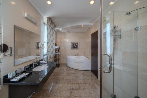 room detail thumbnail 2