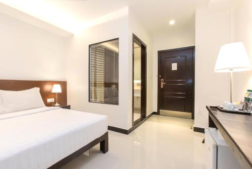 Cambodian Country Club Room Type - Superior Queen Bed