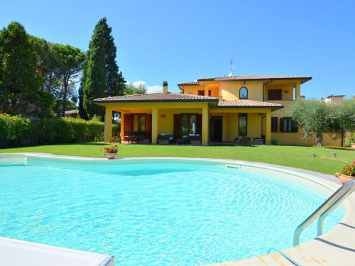 Pretty villa in Marsciano with nice garden and private pool