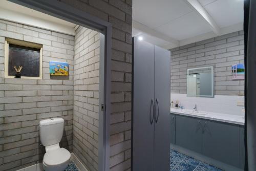 OCEA84 - Quinns Beach Shack: Ocean Views