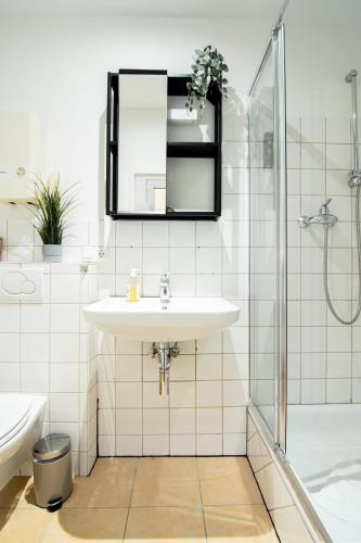 Hamburg - 2 Bedrooms for up to 11 guests, Гамбург (фото 8)