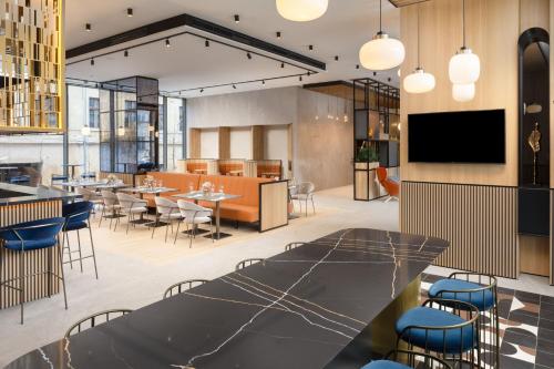 餐厅, Courtyard by Marriott Cluj-Napoca Downtown in 克卢日-那波卡