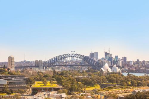 Holiday Inn Sydney Potts Point an IHG Hotel By IHG - main image