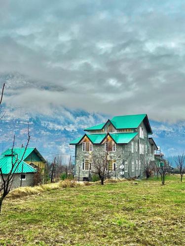 Flustern Hostel and Cafe Manali