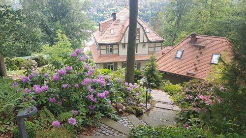 Villa Sonnenburg - Blick auf die Stadt und die Elbe - Parkplatze - Gohrisch Villa Sonnenburg - Blick auf die Stadt und die Elbe - Parkplatze - Gohrisch