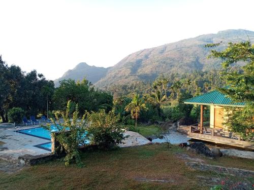 Skats, World's End Base Eco-Village in Rathnapura