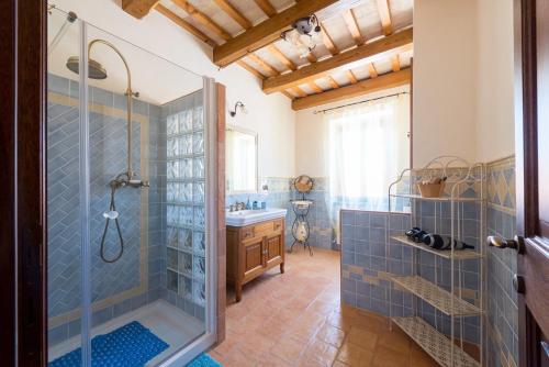 Bathroom, B&B Antica Fonte del Latte in Santa Vittoria in Matenano