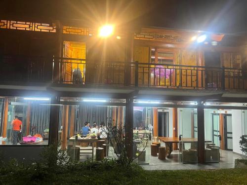Homestay Chân Mây Chiêu Lầu Thi (Homestay Chan May Chieu Lau Thi) in Nam Pi