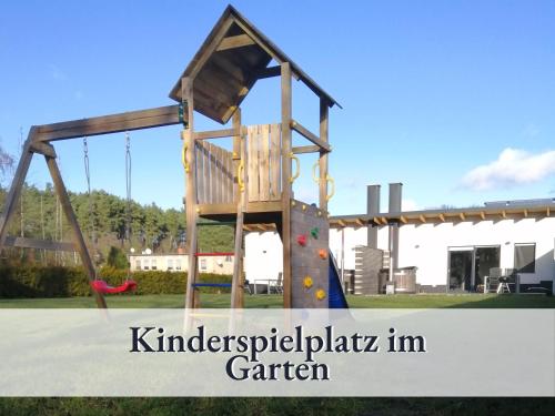 Viesnīcas āriene, Familienfreundliche Ferienwohnung mit großem Garten, Spielplatz, privatem Badefass & Sauna in Vendišrica