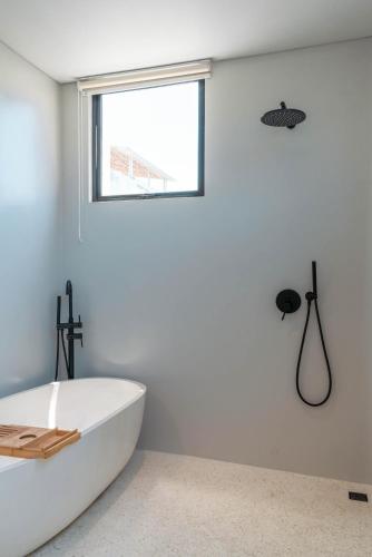 Berawa Breeze - Chic 4BR Beachside Oasis with Sauna - image 3