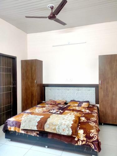 SHUBHAM VILLA -- Super Deluxe Rooms -- LPU Law Gate