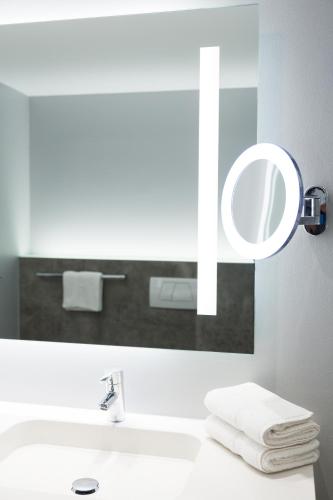 Classic Double or Twin Room image 4