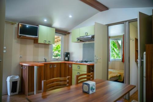 2 bedrooms, 4 beds
