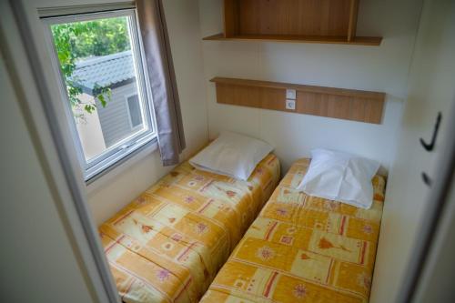 2 bedrooms, 4 beds