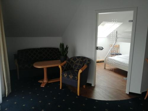 2 bedrooms, 3 beds
